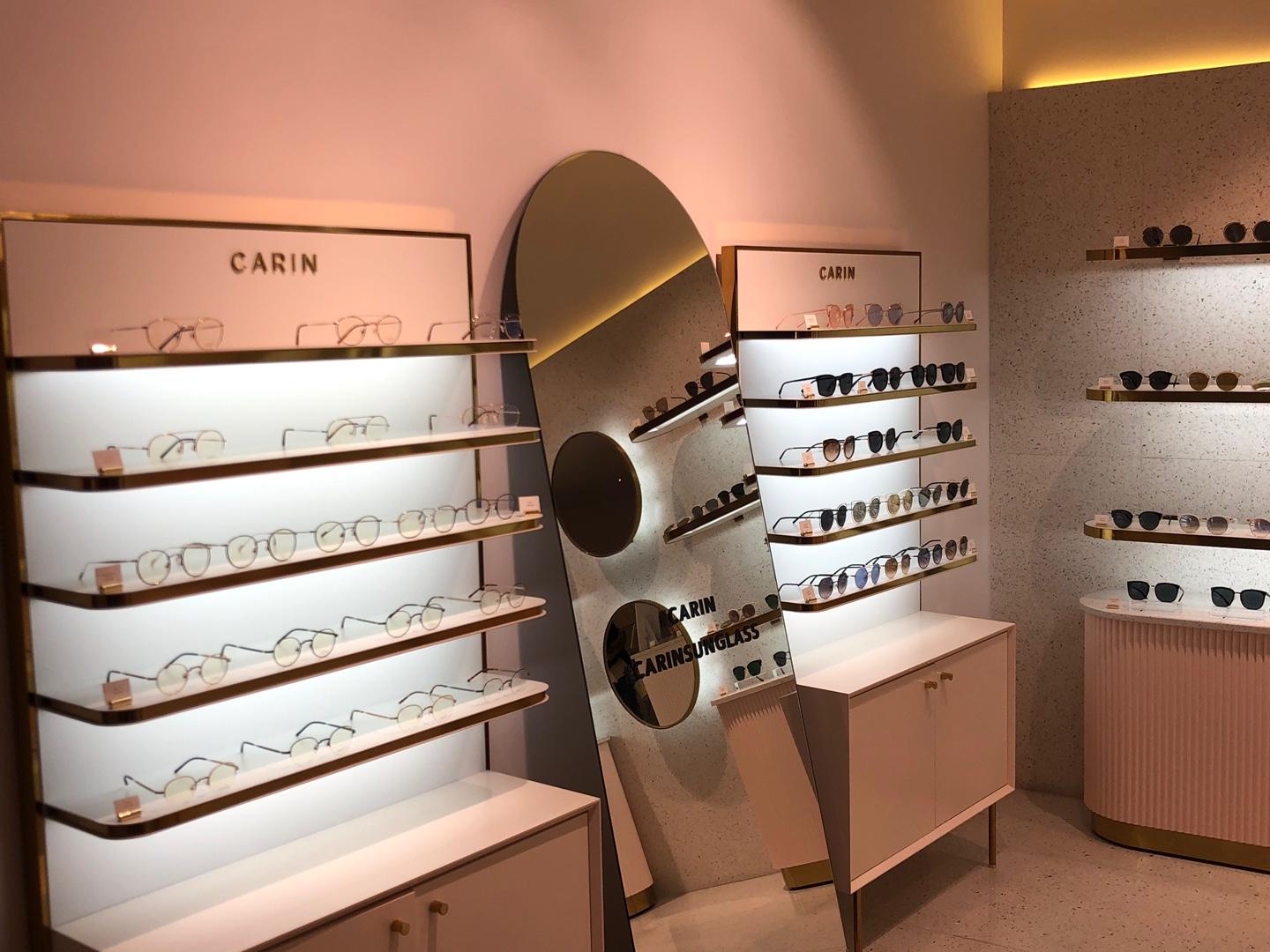 係眼鏡鋪同時又係一間咖啡廳？弘大「CARIN LOUNGE」探訪記，超靚打卡風格但...甜品令人差強人意